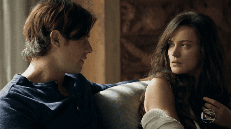 Gael (Sergio Guizé) e Clara (Bianca Bin) em cena de O Outro Lado do Paraíso (Foto: Reprodução/Globo)