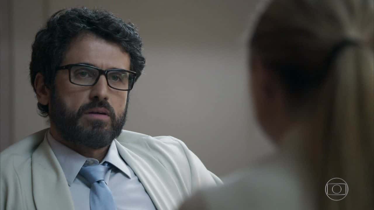 Samuel (Eriberto Leão) em cena de O Outro Lado do Paraíso. (Foto: Reprodução/Globo)