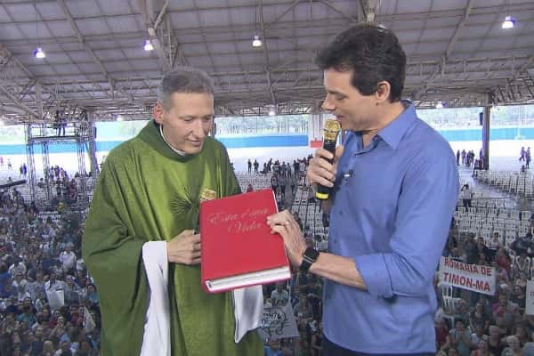 "Domingo Legal" com o padre Marcelo Rossi (Foto: Reprodução)