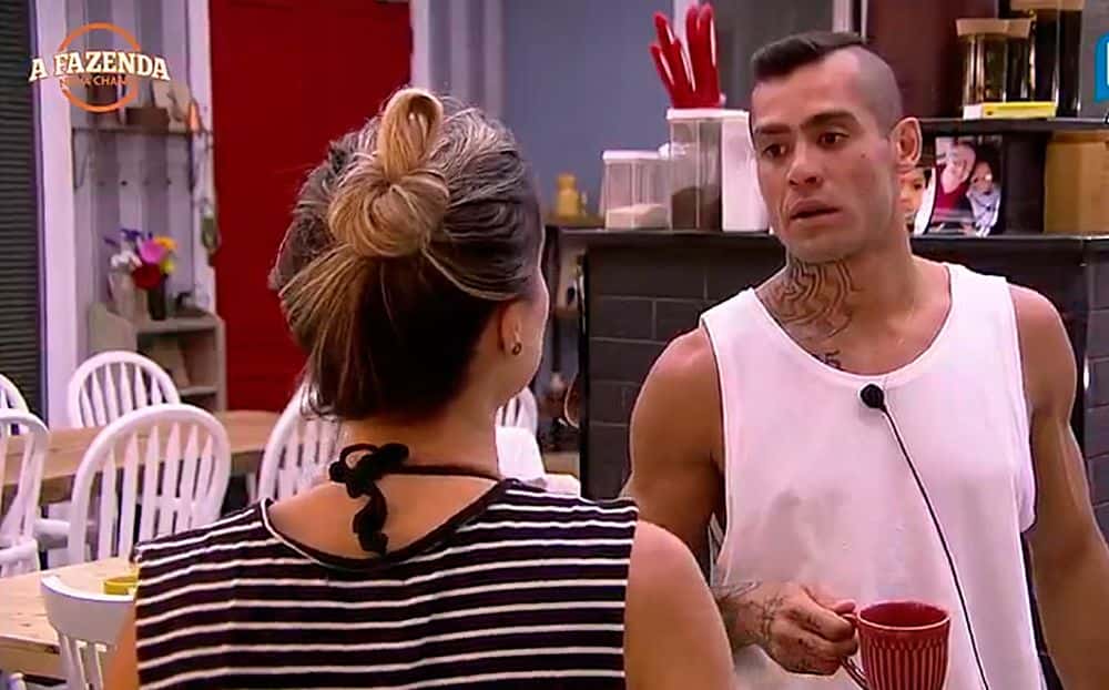 Ex-BBBs estão em A Fazenda (Foto: Reprodução)