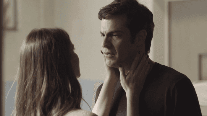 Luíza (Camila Queiroz) e Eric (Mateus Solano) em cena de Pega Pega (Foto: Divulgação/Globo)