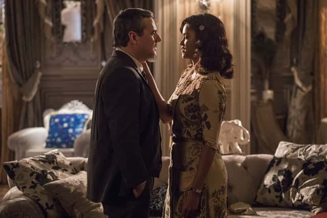 Reinaldo (Cassio Gabus Mendes) e Eunice (Lucy Alves) em cena de Tempo de Amar (Foto: Globo/Victor Pollak)