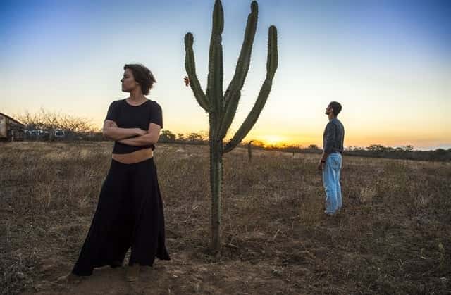 Maria (Alice Wegmann) e Hermano (Gabriel Leone) em Onde Nascem os Fortes (Foto: Globo/Estevam Avellar)