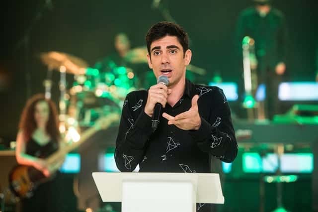 O apresentador Marcelo Adnet no comando do Adnight (Foto: Globo/Raquel Cunha)