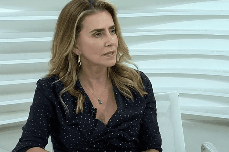 A atriz Maitê Proença abriu o coração e relembrou seus dramas familiares (Foto: Reprodução/TV Cultura)