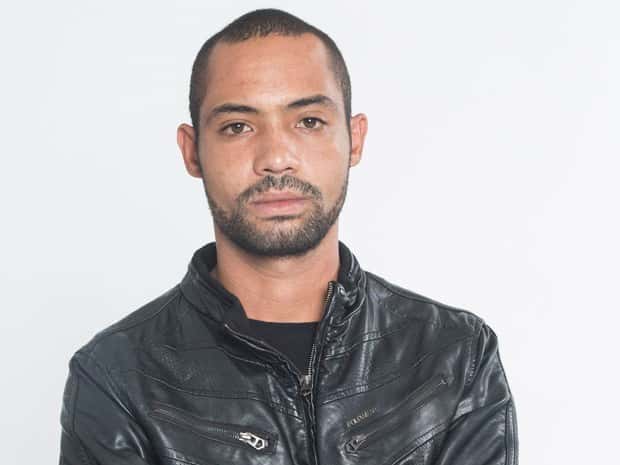 O ator Silvio Guindane retorna à Globo. (Foto: Juliana Coutinho/Multishow)