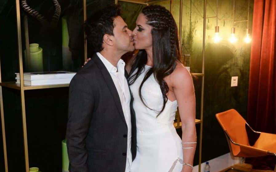 Zezé di Camargo beija sua noiva, Graciele (Foto: Divulgação)