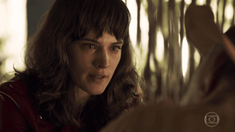 Clara (Bianca Bin) em cena de O Outro Lado do Paraíso (Foto: Reprodução/Globo)