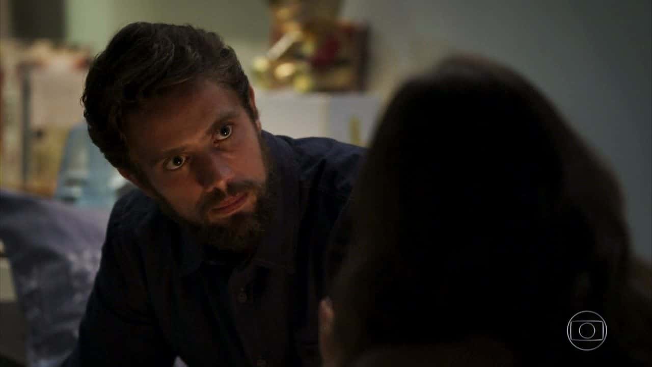 Renato (Rafael Cardoso) em cena de O Outro Lado do Paraíso (Foto: Reprodução/Globo)
