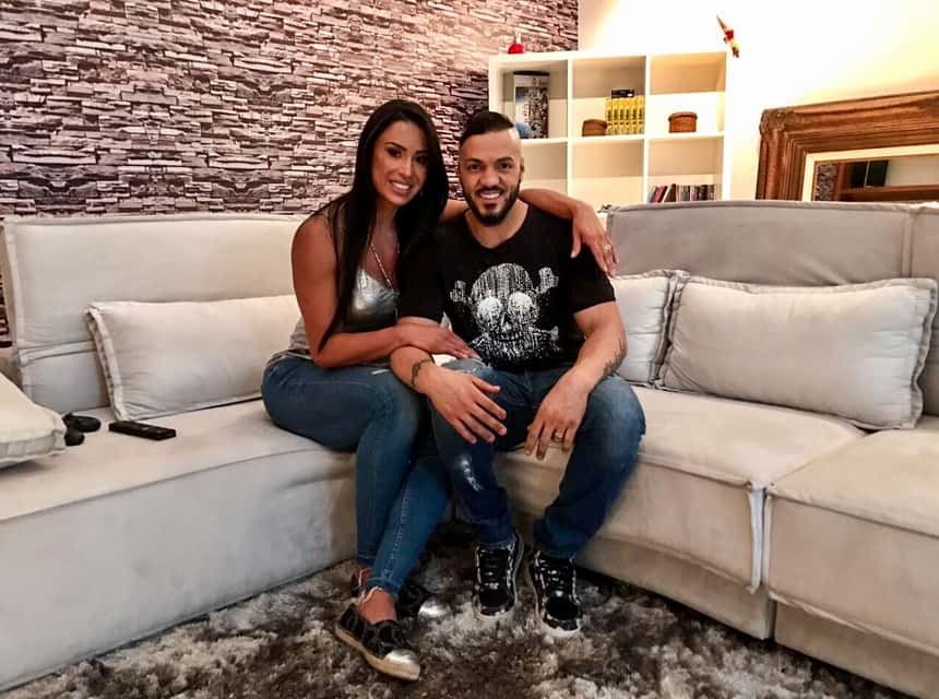 Modelo é casada com o cantor há seis anos (Foto: Reprodução)