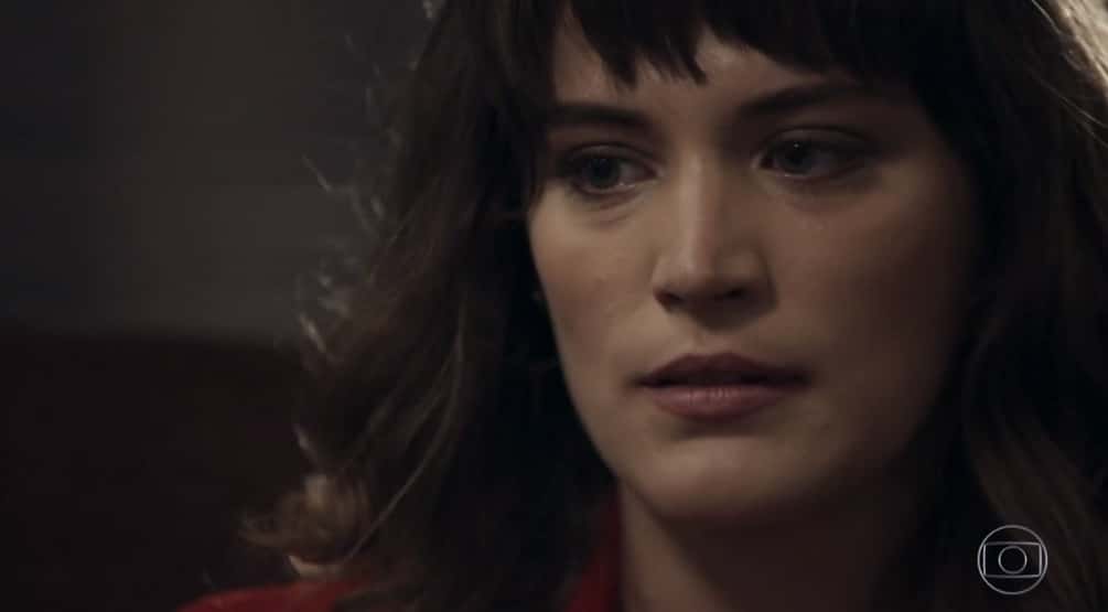 Clara em cena da novela (Foto: Reprodução)
