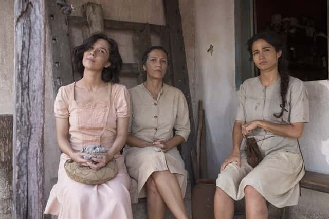 Emília (Marjorie Estiano), Sofia (Cyria Coentro) e Luzia (Nanda Costa) em Entre Irmãs (Foto: Globo/Dan Behr)