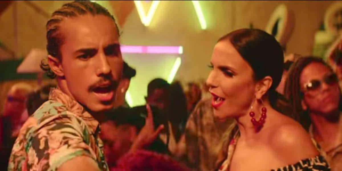 Livinho canta ao lado de Ivete Sangalo em clipe. (Foto: Reprodução)