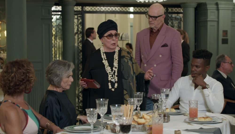 Mariazinha conversa com Pedrinho e detona os jornalistas de celebridades. (Foto: Globo)