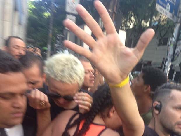 Pabllo Vittar causa tumulto após show em SP (Foto: Fofocalizando)