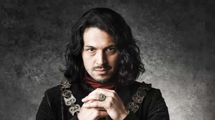 Rômulo Estrela é o protagonista de Deus Salve o Rei. (Foto: Divulgação / TV Globo)