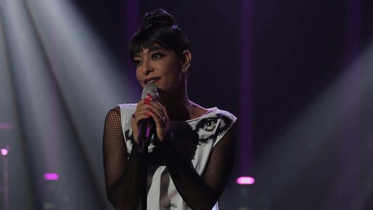 Samantha no programa do canal Bis. Foto - divulgação.