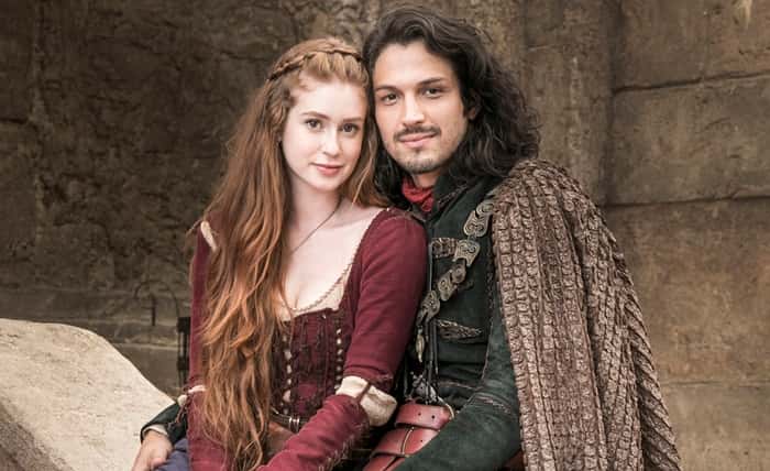 Amália (Marina Ruy Barbosa) e Afonso (Romulo Estrela) em Deus Salve o Rei (Foto: Globo/Sergio Zalis)