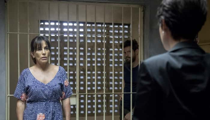 Duda (Gloria Pires) e Adriana (Julia Dalavia) se reencontram em O Outro Lado do Paraíso (Foto: Globo/Victor Pollak)