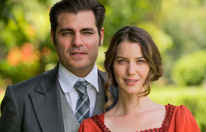 Elisabeta (Nathalia Dill) e Darcy (Thiago Lacerda) em Orgulho e Paixão (Foto: Globo/João Miguel Júnior)