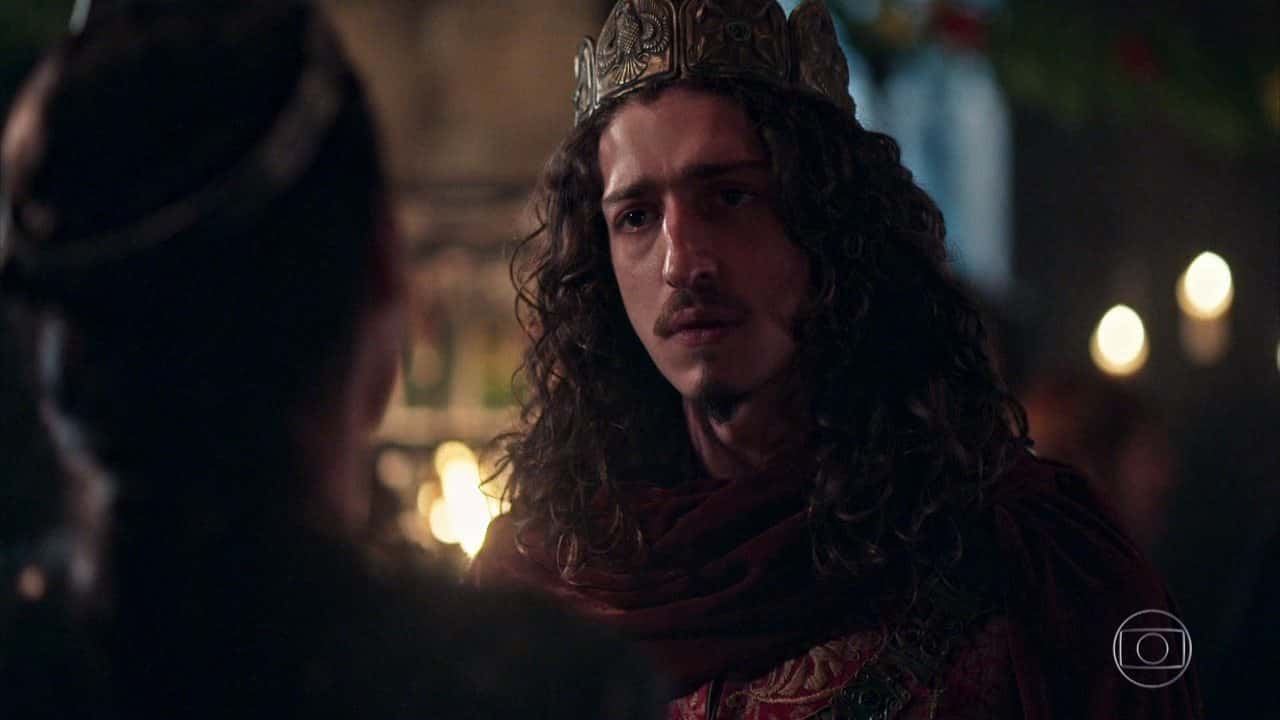 Rodolfo (Johnny Massaro) em cena de Deus Salve o Rei (Foto: Reprodução/Globo)