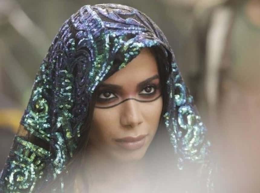 Anitta em novo clipe do cantor (Foto: Reprodução)