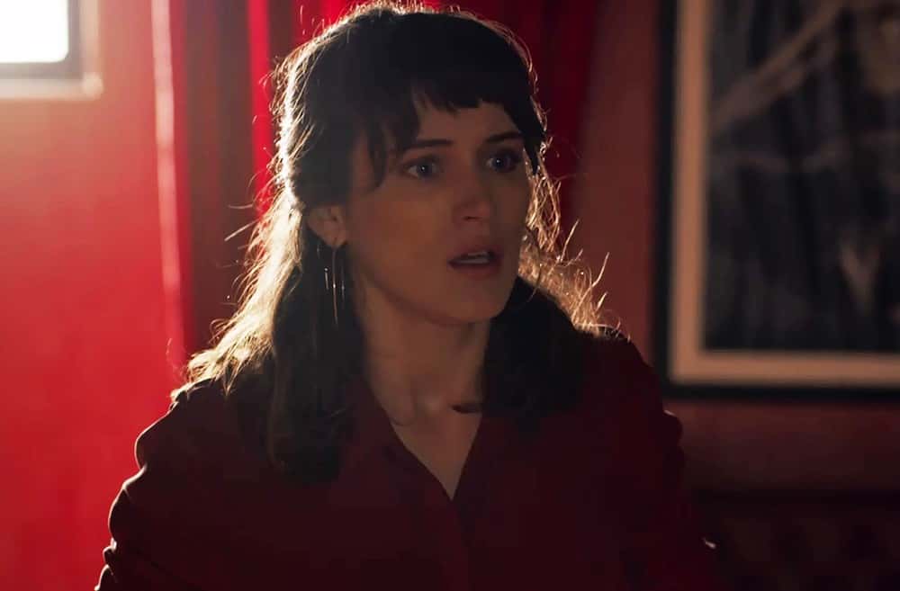 Clara se assusta ao ver Duda entrar no quarto (Foto: TV Globo)