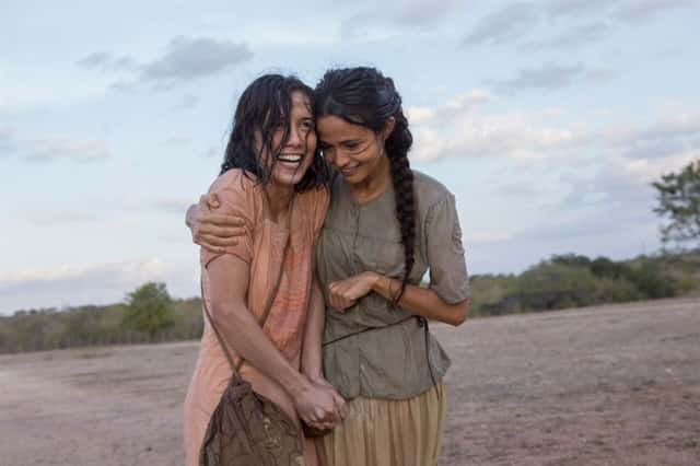 Emília (Marjorie Estiano) e Luzia (Nanda Costa) na minissérie Entre Irmãs (Foto: Globo/Dan Behr)