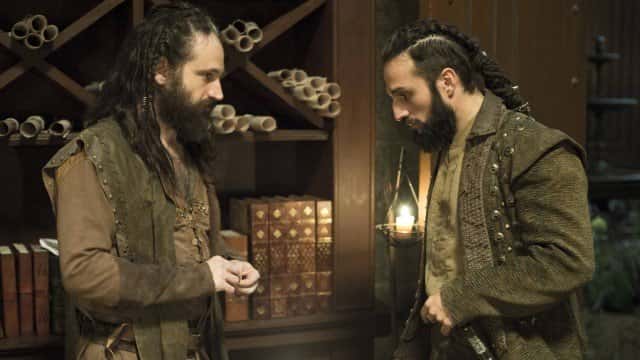 Hermes dsr´s em cima da princesa Catarina e causará ciúme em Constantino. (Foto: Estevam Avellar/TV Globo/Divulgação)