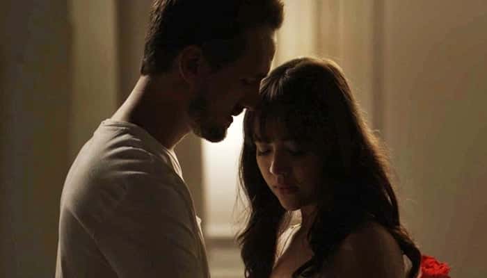 Rafael (Igor Angelkorte) e Laura (Bella Piero) em cena de O Outro Lado do Paraíso (Foto: Divulgação/Globo)