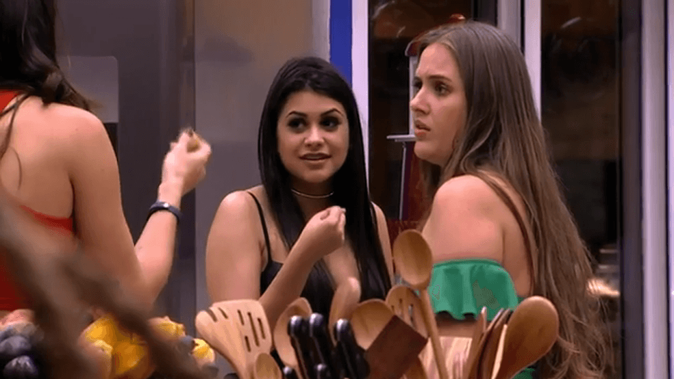 Patricia não aceitou dividir a cama (Foto: Reprodução)