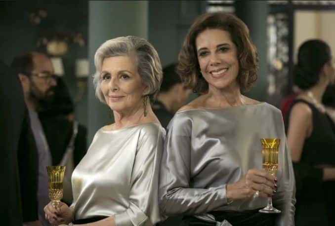 Sabine e Lígia em cena de Pega Pega (Foto: Isabella Pinheiro/TV Globo)