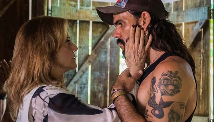 Sophia (Marieta Severo) e Mariano (Juliano Cazarré) em O Outro Lado do Paraíso (Foto: Globo/Raquel Cunha)