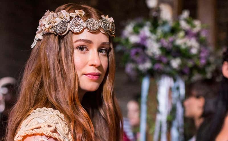 Amália (Marina Ruy Barbosa) em Deus Salve o Rei. (Foto: TV Globo)