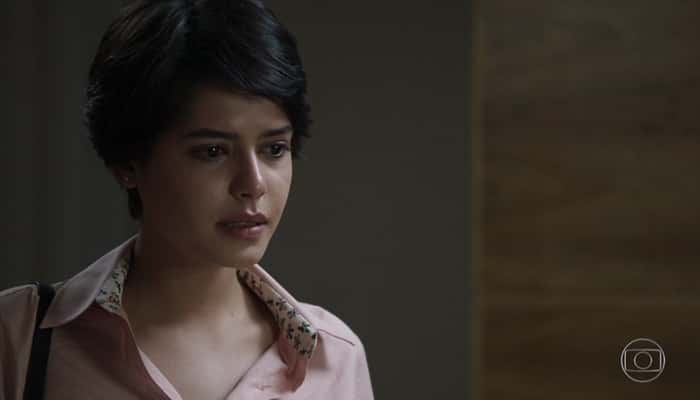 Adriana (Julia Dalavia) em cena de O Outro Lado do Paraíso (Foto: Reprodução/Globo)