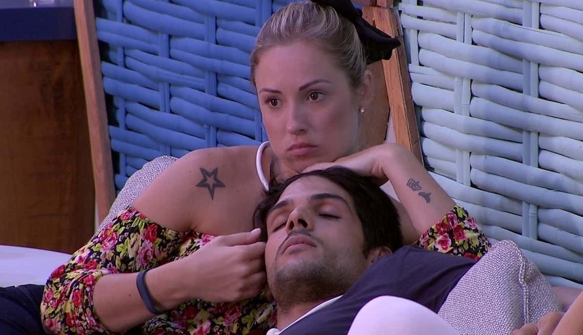Jéssica e Lucas na casa (Foto: Reprodução)
