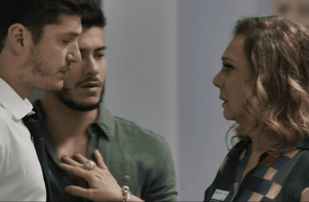 Nádia e os filhos em O Outro Lado do Paraíso (Foto: Reprodução)