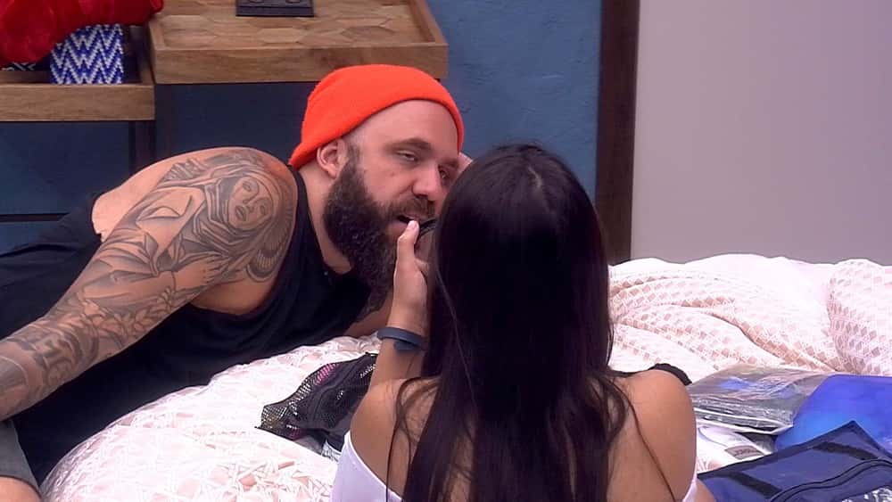 Caruso em conversa com brothers (Foto: TV Globo)