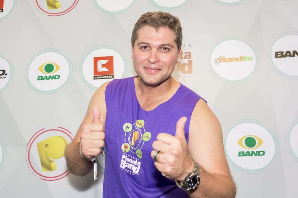 Joel Datena curte carnaval e revela ser fã de sertanejo de raiz (Divulgação)