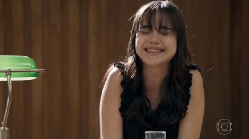 Laura chorou muito durante julgamento em O Outro Lado do Paraíso. (Foto: Reprodução/TV Globo)