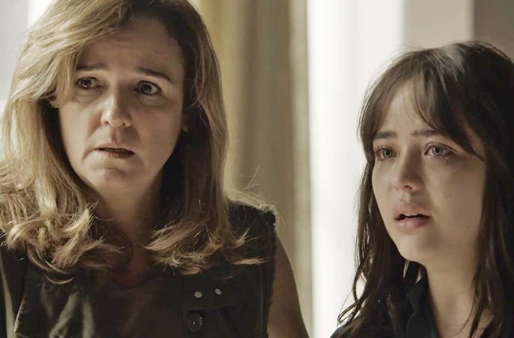 Lorena e Laura em cena de O Outro Lado do Paraíso (Foto: Reprodução)