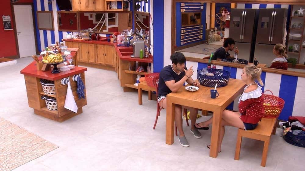 Lucas fala com Jéssica no BBB18. (Foto: Reprodução/TV Globo)