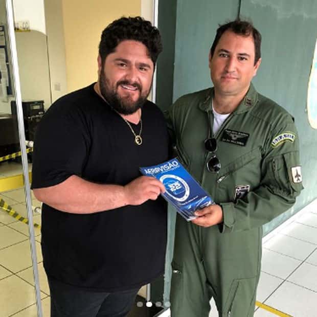 César Menotti agradece apoio de base aérea (Foto: Reprodução)