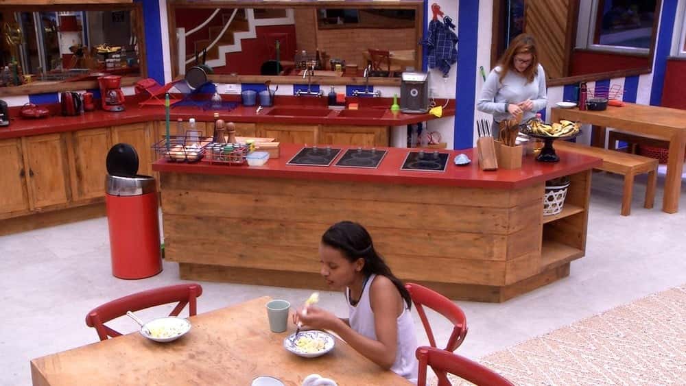 Gleici e Ana Clara na cozinha (Foto: Reprodução)