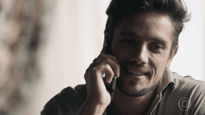 Renato (Rafael Cardoso) em cena de O Outro Lado do Paraíso (Foto: Reprodução/Globo)