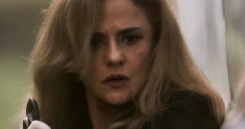 Sophia cai em armadilha em O Outro Lado do Paraíso (Foto: Reprodução)