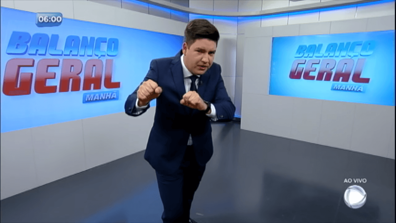 O apresentador Bruno Peruka no comando do Balanço Geral Manhã. (Foto: Reprodução)