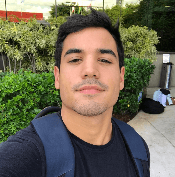 O ator/cantor Bruno Gadiol.