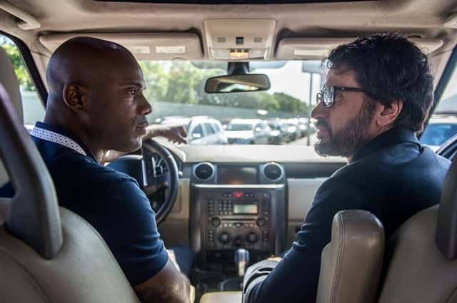 Cido (Rafael Zulu) e Samuel (Eriberto Leão) em O Outro Lado do Paraíso (Foto: Globo/Raquel Cunha)
