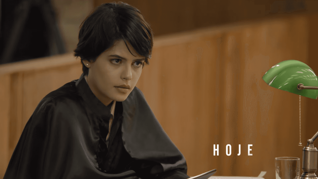 A atriz Julia Dalavia em cena na novela O Outro Lado do Paraíso. (Foto: Reprodução/Globo)